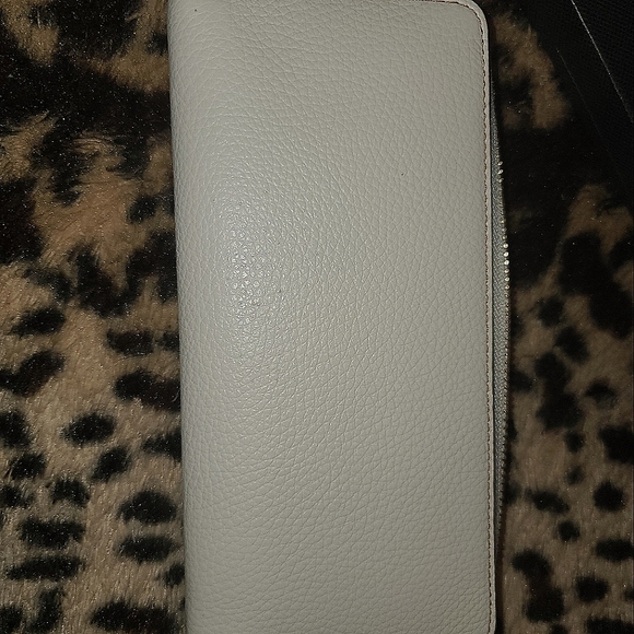 Coach Minnie Mouse Wallet - Picture 5 of 5